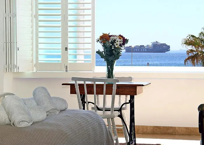 Dolphin Bay Studio With Sea Views