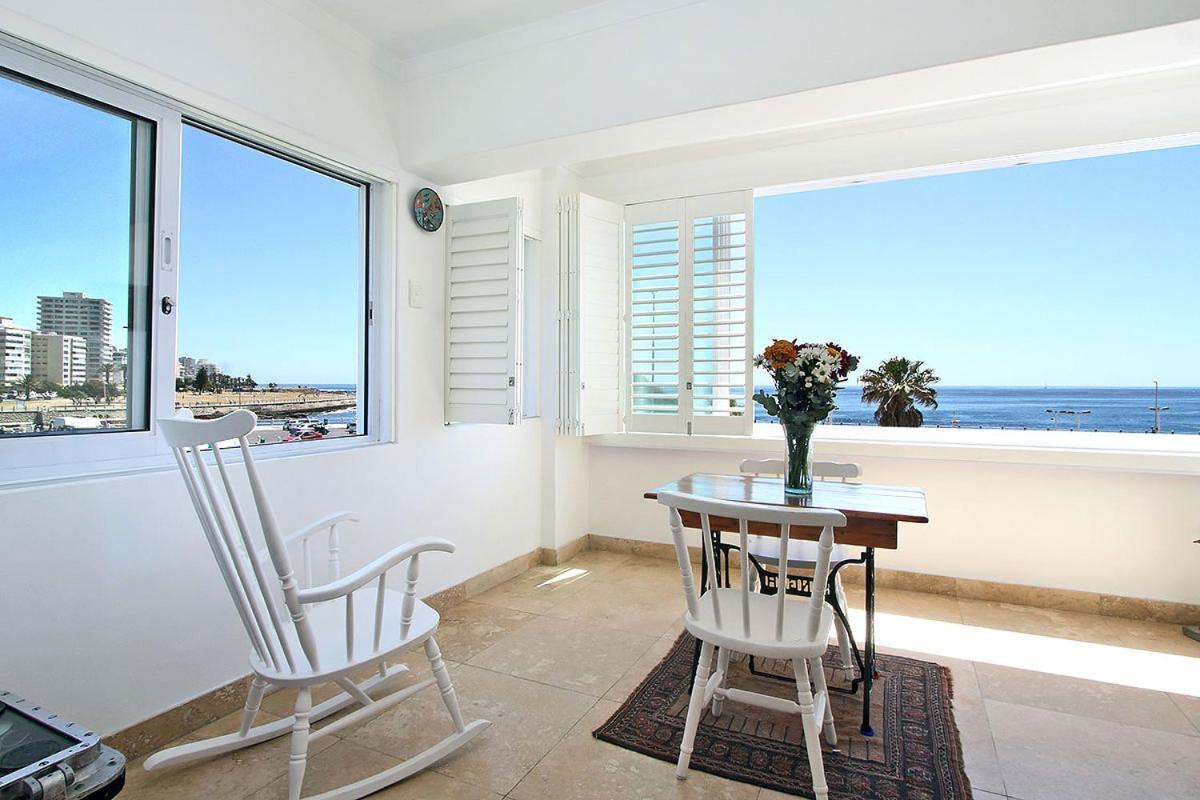 Dolphin Bay With Sea Views Apartment