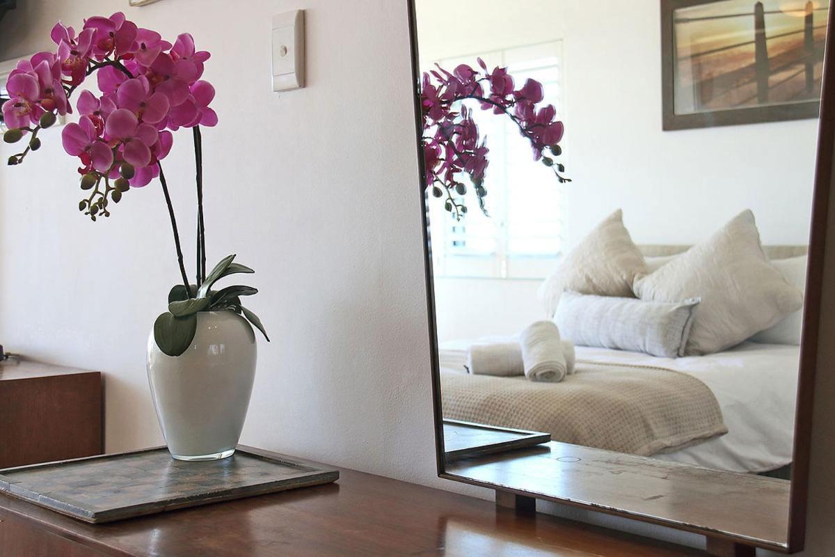 Dolphin Bay With Sea Views Apartment